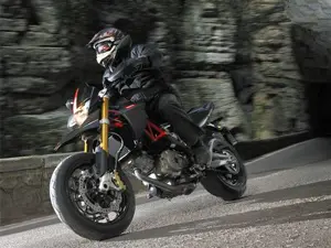 Dorsoduro 750 Factory in Motion