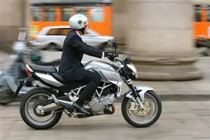 Aprilia Mana 850 in Motion