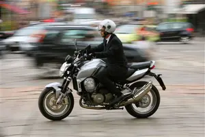 Aprilia Mana 850 in Motion