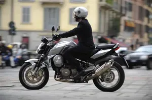 Aprilia Mana 850 in Motion