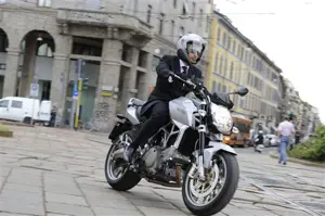 Aprilia Mana 850 in Motion