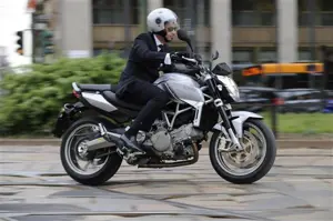 Aprilia Mana 850 in Motion