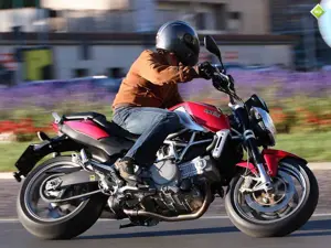 Aprilia Mana 850 in Motion