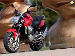 Aprilia Mana 850 Front 3-Quarter