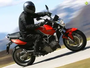 Aprilia Mana 850 in Motion