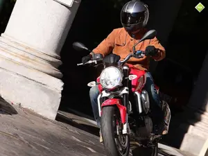 Aprilia Mana 850 in Motion