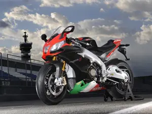 RSV4 Factory APRC SE 3-Quarter Front 'Red'