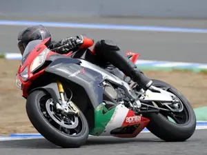 RSV4 Factory APRC SE in Motion