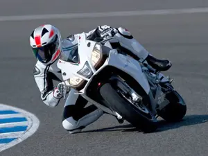 RSV4 R APRC in Motion 'White'