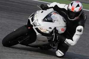RSV4 R in Motion 'White'