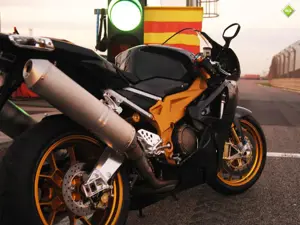 RSV 1000 R Factory