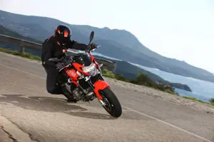 Shiver 750 in Motion 'Red'
