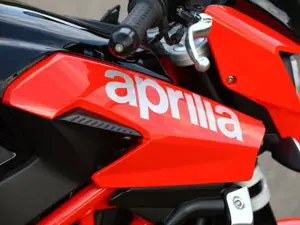 Shiver 750 Close-up Shot 'Red'