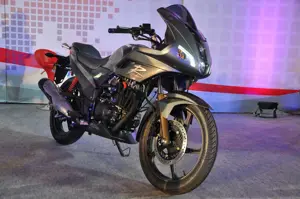 2014 New Hero Karizma R 3-Quarter Front 'Black'