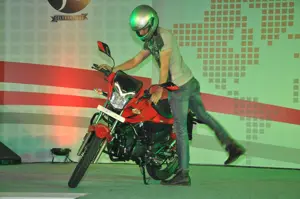 2014 New Hero Xtreme 3-Quarter Front 'Red'