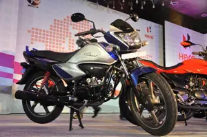 Hero Splendor iSmart 3-Quarter Front 'Silver'