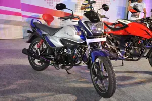 Hero Splendor iSmart 3-Quarter Front in 'Silver'