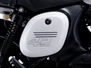 Jawa 42 2.1 Sirius White