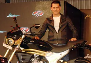 2014 New Mahindra Mojo Promotion Photo Featuring Aamir Khan