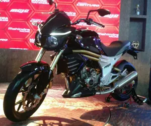 2014 New Mahindra Mojo Front 3-Quarter