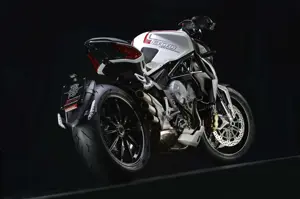 MV Agusta Dragster 800 Front 3-Quarter