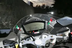 385