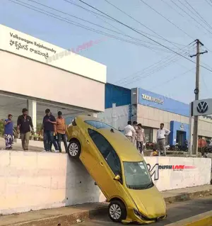 Volkswagen Virtus Crashed At The Time Of Delivery