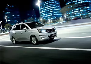 2014 SsangYong Rodius Front 3-Quarter