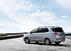 2014 SsangYong Rodius Rear 3-Quarter