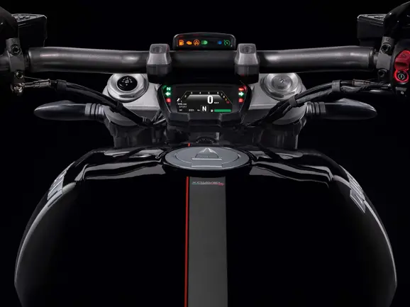Ducati-XDiavel-S-San-Diego-studio-action-34