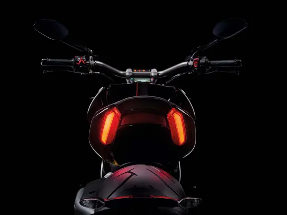 Ducati-XDiavel-S-San-Diego-studio-action-35