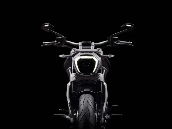 Ducati-XDiavel-S-San-Diego-studio-action-39