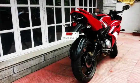R15_twin-disc-underseat-exhaust-2