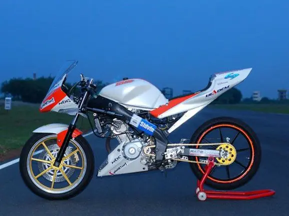 race-concept-r15
