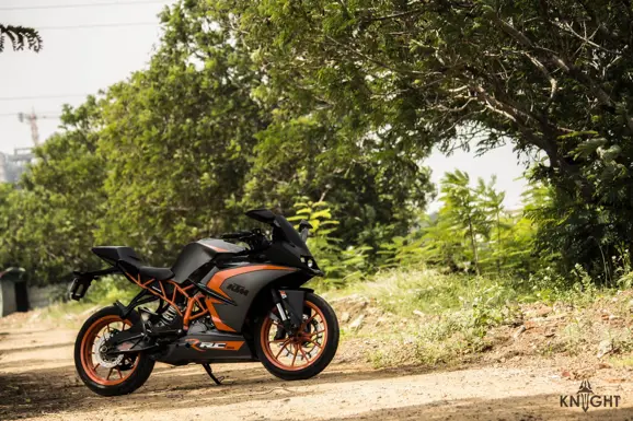 Custom KTM RC 390 Wrap by KNIGHT Auto Customizer