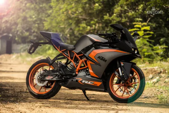 Custom KTM RC 390 Wrap by KNIGHT Auto Customizer