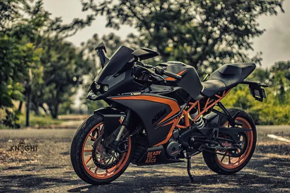 Custom KTM RC 390 Wrap by KNIGHT Auto Customizer
