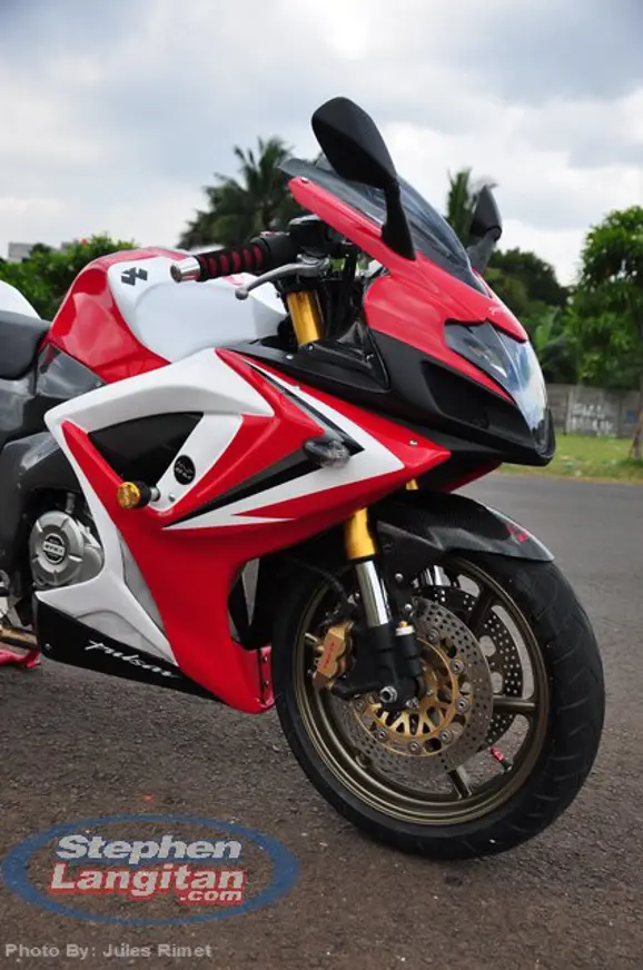 Modified Bajaj Pulsar 220F