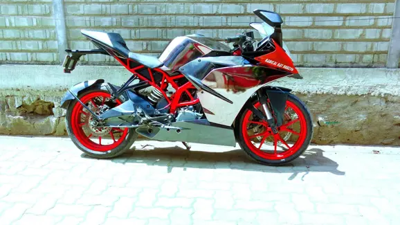 KTM RC 390 Wrap by Radical Rat Rodz