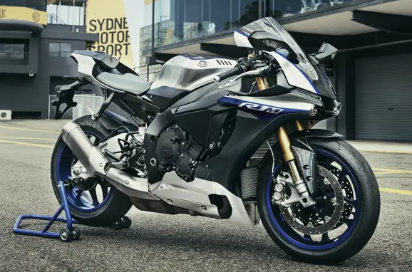 2017-yamaha-yzf-r1m-3-e1475015160663