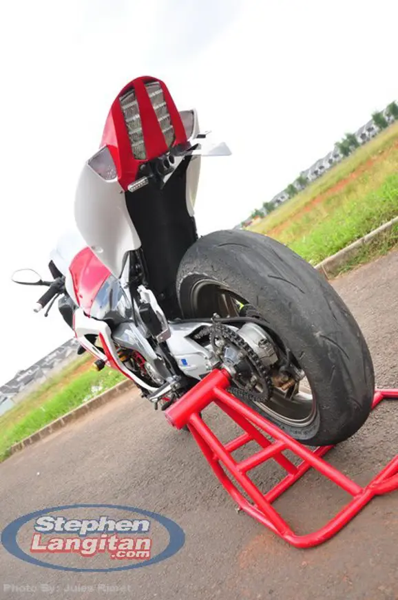 Modified Bajaj Pulsar 220F