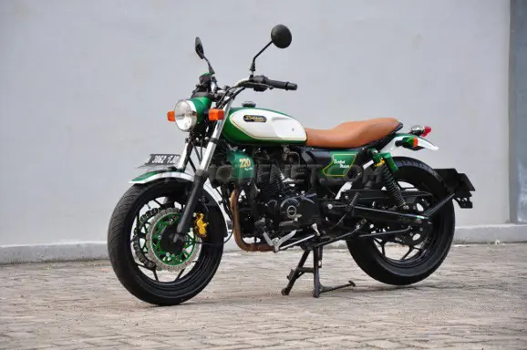 Modified Bajaj Pulsar 220F