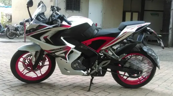 Custom Pulsar RS200