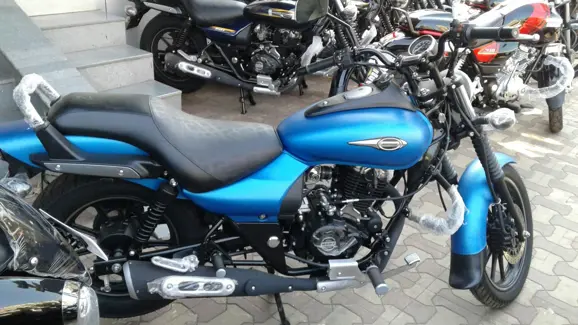 Custom Bajaj Avenger