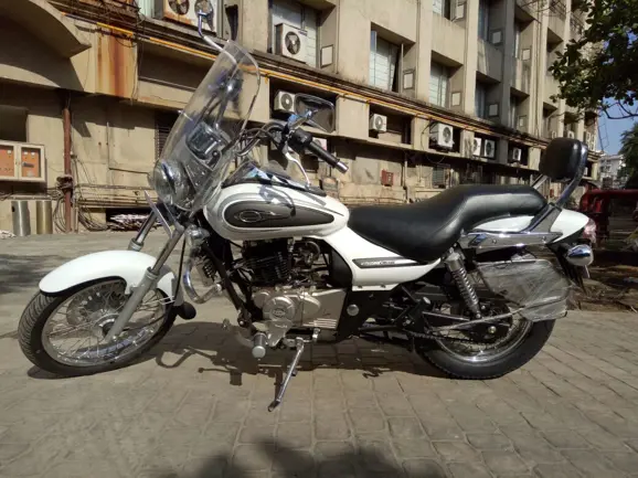 Custom Bajaj Avenger