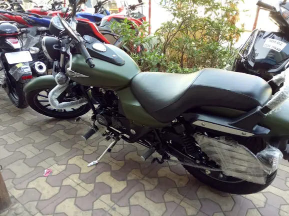 Custom Bajaj Avenger