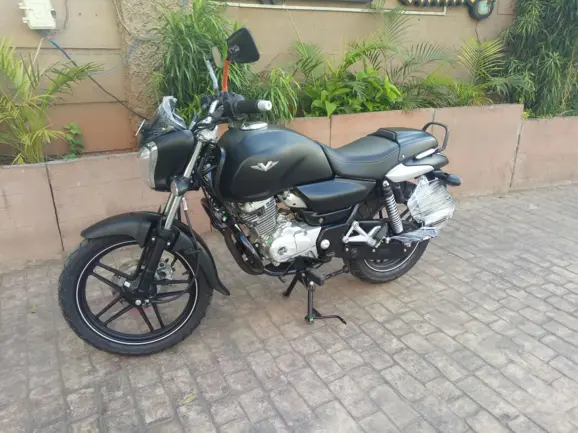 Custom Bajaj V15