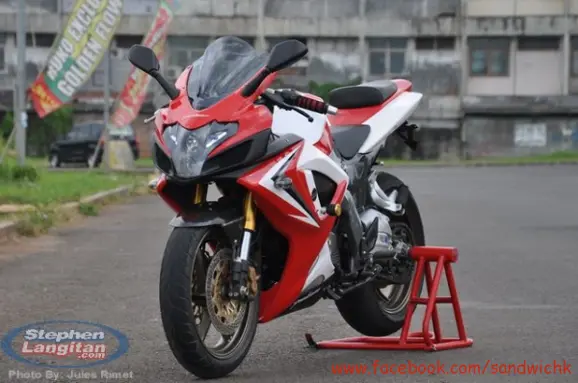 Modified Bajaj Pulsar 220F