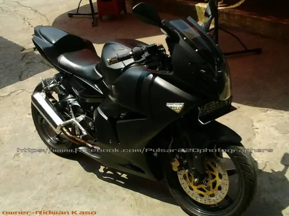 Modified Bajaj Pulsar 220F