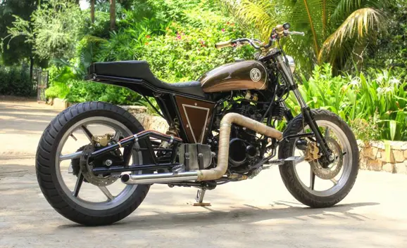 Modified Bajaj Pulsar 220F